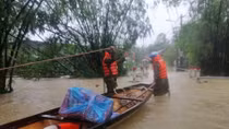 Những hình ảnh ấm lòng người dân cố đô trong đợt mưa lũ lịch sử