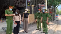 Vĩnh Phúc đã đình chỉ công tác 7 cán bộ lơ là chống dịch