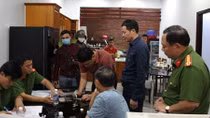 Bắt giám đốc doanh nghiệp, khám xét khẩn cấp 10 cây xăng 