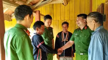 Công an vùng cao xoá bỏ nghi kỵ "cầm đồ thuốc độc"