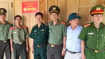 Bàn giao nhà tình nghĩa tặng gia đình Thiếu úy Đinh Nuôn