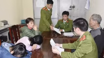 2 nữ sinh bỏ nhà đi tìm việc đã về nhà 