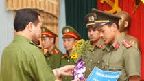 Trao thưởng cho Công an huyện Hiệp Hòa phá án ma túy lớn