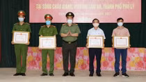 Trao thưởng cho 4 công dân dũng cảm cứu người đuối nước