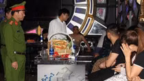 23 thanh niên vào quán karaoke để bay lắc
