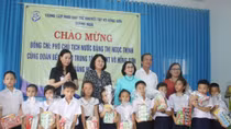 Phó chủ tịch nước Đặng Thị Ngọc Thịnh thăm Trung tâm nuôi dạy trẻ khuyết tật Võ Hồng Sơn