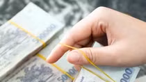Chồng sang Lào làm ăn, vợ ở nhà… lừa đảo