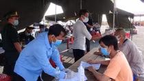 Tiếp nhận công dân Việt Nam làm ăn tại Campuchia trở về nước