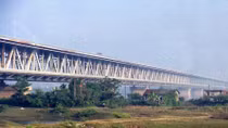 Tìm nạn nhân bị cưỡng đoạt tiền trên cầu Thăng Long