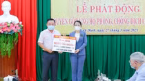 Tập đoàn Hưng Thịnh trao tặng 50.000 liều vaccine phòng, chống COVID-19 cho tỉnh Bình Định