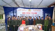 Tặng quà Tết vì người nghèo Xuân Canh Tý 2020