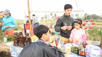 Độc đáo phiên chợ đình Bích La lúc nửa đêm