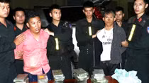 30 bánh heroin, 6000 viên MTTH "ngồi ghế sau" ô tô về TP Vinh