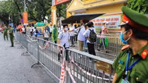 Hoãn lại niềm vui, giản tiện nỗi buồn trong đại dịch COVID-19 ở Hà Nội