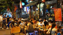 Bất cập xung quanh hoạt động kinh doanh dịch vụ đêm tại phố cổ Hà Nội