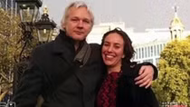Lộ chuyện tình ngang trái của ông chủ WikiLeaks
