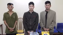 Khám nhà kẻ tàng trữ ma túy, thu một súng K59 và 5 kg ma túy đá