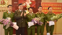 Những người lần tìm kẻ ác trong bóng tối
