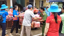 Công an xã kết nối hàng chục nghìn phần quà hỗ trợ đồng bào Quảng Trị 