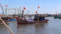 Ngư dân miền Trung đoàn kết vươn khơi giữa mùa dịch