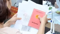 Từ 1/7, thu hồi sổ hộ khẩu, sổ tạm trú khi công dân thay đổi thông tin