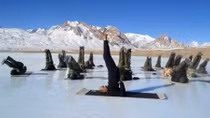 Cảnh sát biên giới tập luyện yoga