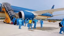 Tạm dừng cấp phép chuyến bay từ Anh, Nam Phi về Việt Nam