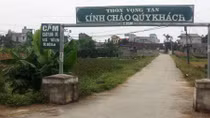 Nguyên chủ tịch xã và cán bộ thôn bị truy tố vì bán đất công trái thẩm quyền