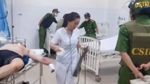 Khống chế kẻ tâm thần dùng dao đâm bạn thân