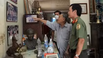 Thăm, tặng quà, tri ân các thế hệ lãnh đạo, cán bộ an ninh