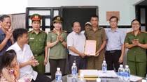 Bàn giao nhà nghĩa tình đồng đội