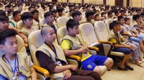 Tuyên truyền về ATGT cho học sinh, sinh viên tham gia khóa tu tại chùa Tam Chúc