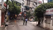 Quây cả góc phố bắt 3 con chó không rọ mõm thả rông