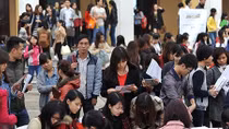 200.000 cử nhân thất nghiệp: Tại anh tại ả...