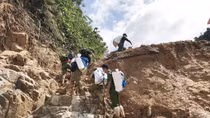 Vượt núi, băng rừng về với nhân dân