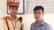 Gặp tai nạn, được CSGT chở đi cấp cứu