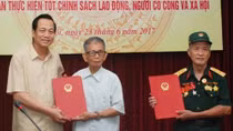 2 cụ ông phanh phui gần 3 nghìn hồ sơ giả giúp thu hồi 150 tỷ đồng