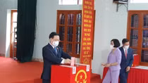  Chủ tịch Quốc hội và Phó Thủ tướng bỏ phiếu bầu cử tại Hải Phòng