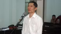 Thợ nhôm kính đánh chết vợ của con nợ “khó đòi”
