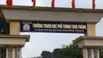 Thông tin về việc nữ sinh lớp 12 bị nhóm bạn hành hung phải nhập viện
