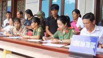 Cấp, đổi hộ chiếu cho người dân vùng biên