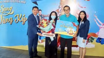 Khách hàng gửi tiết kiệm trúng giải đặc biệt 1kg vàng tại Vietbank