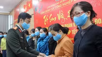 Ấm áp những món quà Tết đến với công nhân lao động khó khăn 
