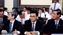 Các luật sư bào chữa cho bị cáo Hứa Thị Phấn đề nghị trả hồ sơ điều tra bổ sung