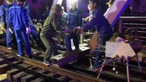 Tàu thủy tông lệch cầu đường sắt Tam Bạc