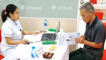 500 khách hàng trên 50 tuổi của VPBank được thăm khám sức khỏe miễn phí