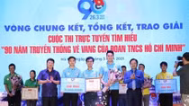 Trao giải cuộc thi tìm hiểu “90 năm truyền thống vẻ vang của Đoàn Thanh niên Cộng sản Hồ Chí Minh”
