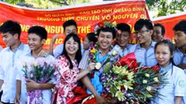 Cậu trò nghèo báo công trước mộ Đại tướng sau khi giành HCV Olympic quốc tế