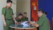 Đi tập thể dục nhặt được… súng đạn