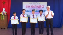 Khen thưởng 4 em học sinh cứu người bị nạn